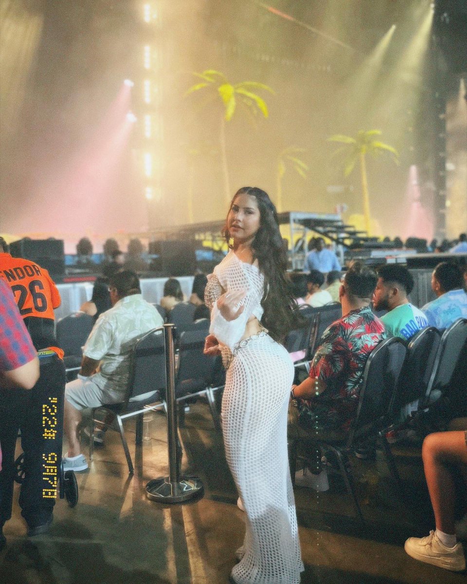 GiselleMuniz2's tweet photo. ☀️❤️🐰🔥 #enVIP #worldshottesttour #badbunnysanantonio https://t.co/vH1yPtkQ5D