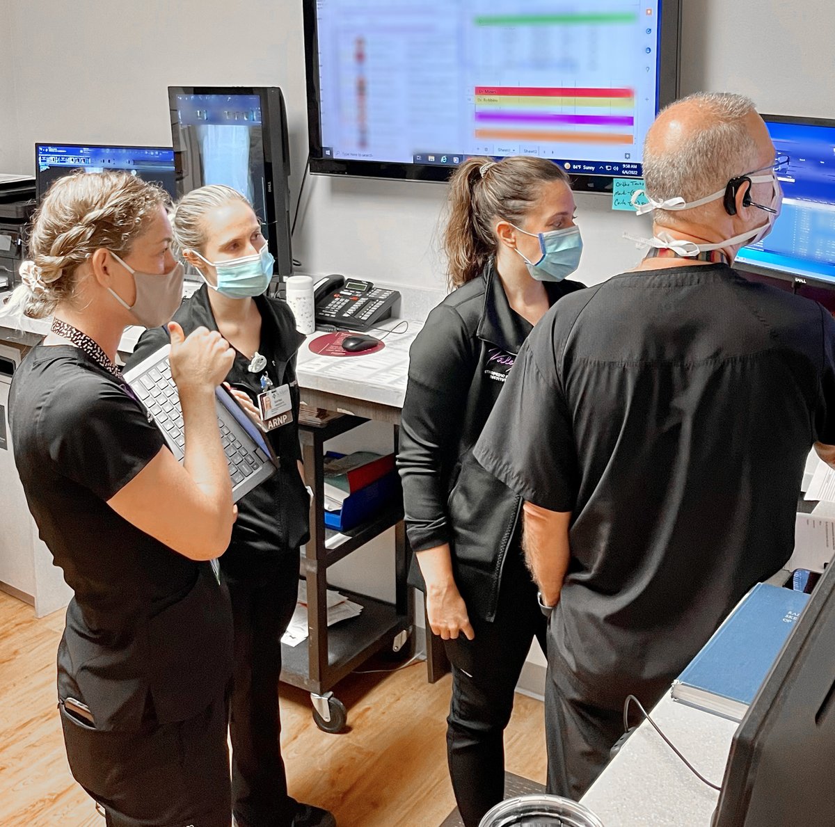 claireshannonmd's tweet photo. Working in a collaborative effort to provide our patients with outstanding results and care throughout their entire journey at the Paley Institute!π https://t.co/bX32J5BVH3 #orthopedics #pediatricorthopedicsurgeons #limbdeformitycorrection #orthopedicsurgeon #womeninmedicine https://t.co/ufMjfaQtww