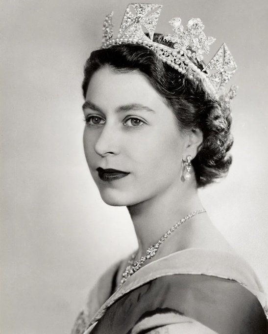vampire52893734's tweet photo. My beloved HM #QueenElizabeth left this world .Hope you take care us,like you always done.😢😢 https://t.co/xHB3lvS2py