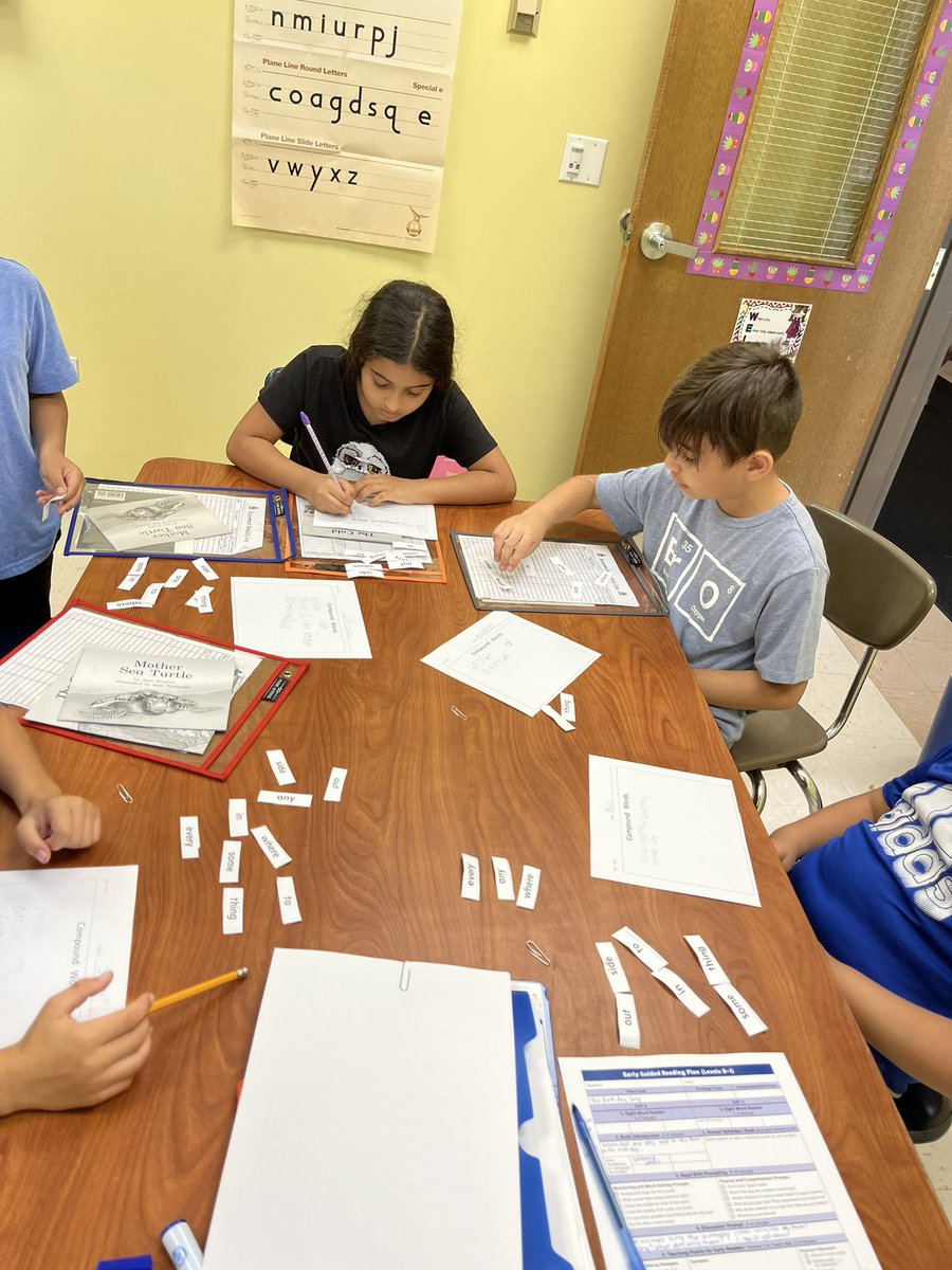 MrsEstand's tweet photo. Making compound words! #d123 #d123han https://t.co/VDD58FmwAO