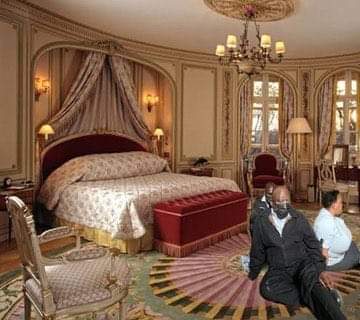NativeChilld's tweet photo. @Julius_S_Malema He's already in London this one https://t.co/kTaQTqvqH5