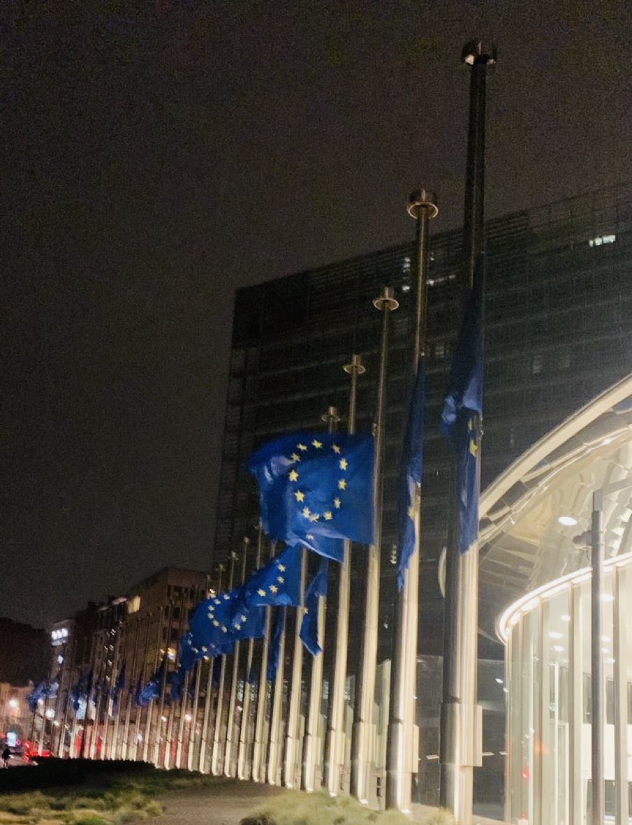 bmay's tweet photo. The European Commission in Brussels. No words needed really. 

🇪🇺 
#QueenElizabethII https://t.co/oQDLXnc2fy