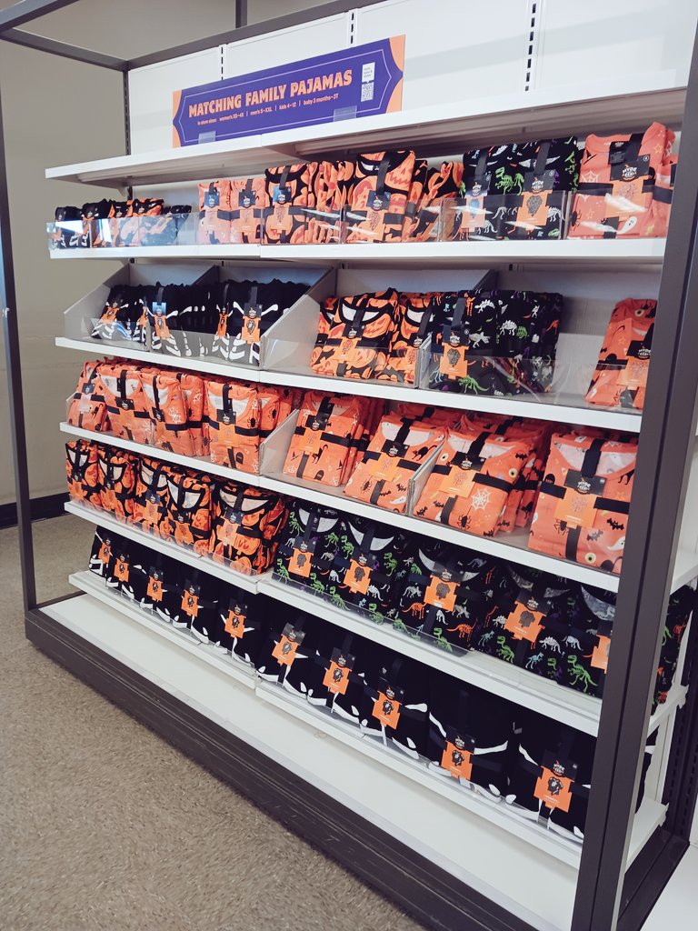 "They're heeerrre"...spooky family sleep sets that is! Opted for FOS since we don't get as much traffic in Boys &amp; we received such a large assortment of product. Used the magnetic dividers tucked under the label strip to keep the sets upright in the absence of shippers 🎃👻🎯🧡🖤