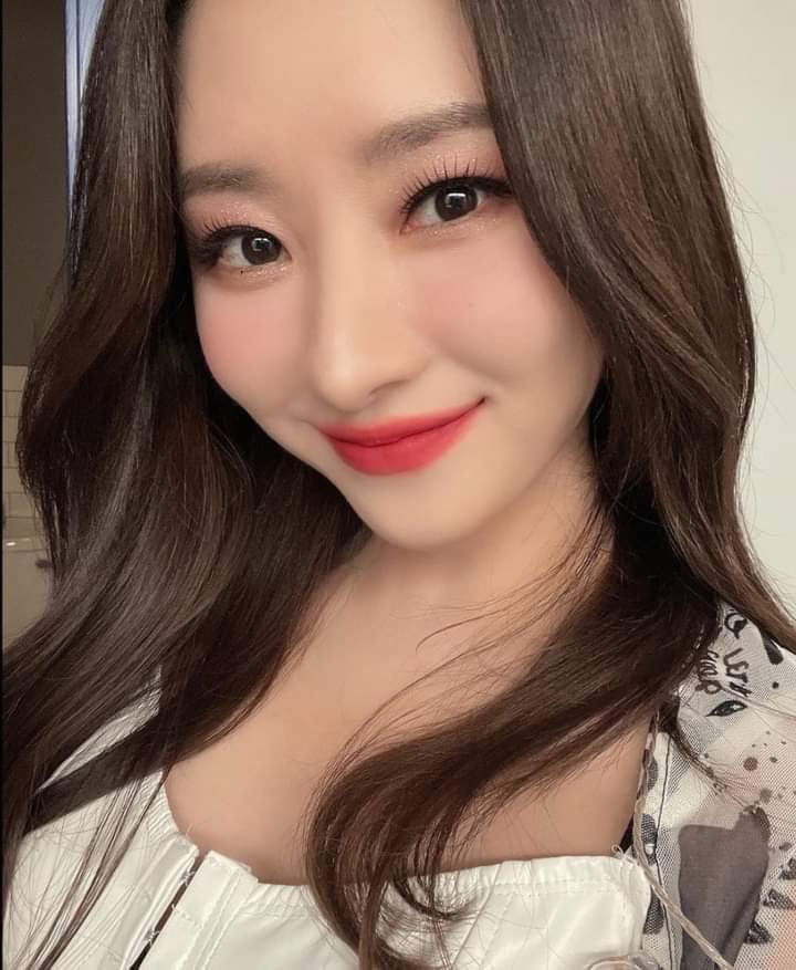 subsubsv's tweet image. - SU A en Weverse !!!! 
╰⁠(⁠⸝⁠⸝⁠⸝⁠´⁠꒳⁠`⁠⸝⁠⸝⁠⸝⁠)⁠╯
🐥: “Se nos fué la ancianita británica el día de hoy  y ya no podrá disfrutar de nuestro próximo álbum el siguiente mes😢”
#Sua #Dreamcatcher #WEVERSE