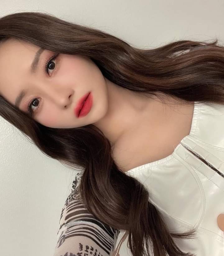 subsubsv's tweet image. - SU A en Weverse !!!! 
╰⁠(⁠⸝⁠⸝⁠⸝⁠´⁠꒳⁠`⁠⸝⁠⸝⁠⸝⁠)⁠╯
🐥: “Se nos fué la ancianita británica el día de hoy  y ya no podrá disfrutar de nuestro próximo álbum el siguiente mes😢”
#Sua #Dreamcatcher #WEVERSE