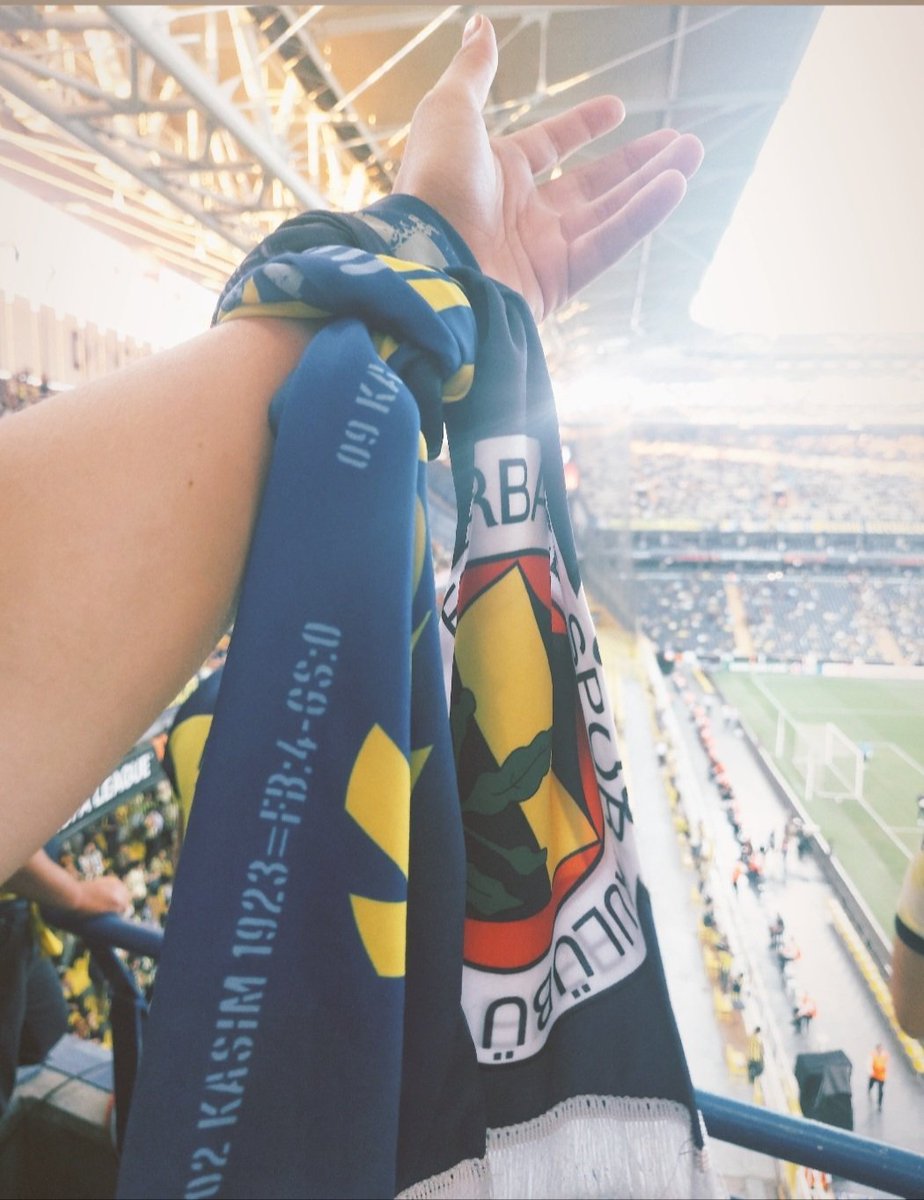 moonssshot's tweet photo. #Gelsevdamaortakol
#FenerbahceDinamokiev https://t.co/sfxb5HIDh1
