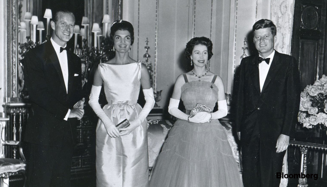 BloombergUK's tweet photo. The Queen met with 13 US presidents during her reign, including John F. Kennedy, pictured with his First Lady Jackie and Prince Philip at a Buckingham Palace banquet in 1961 https://t.co/Ue8MkQ3xyi https://t.co/DIFyLXoLce