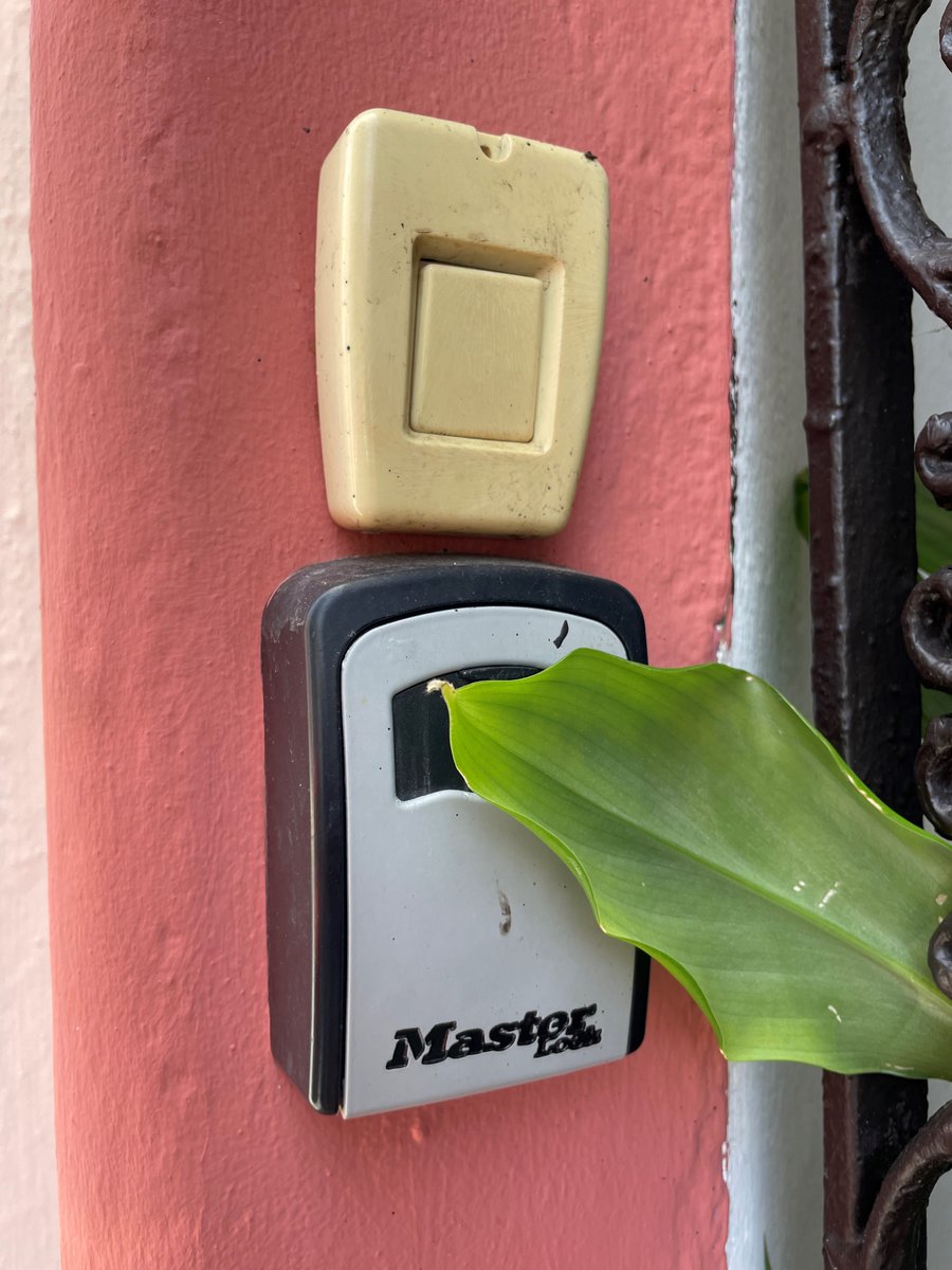 MasterLockUS's tweet photo. Master Lock in the Wild: Spotted in San Juan, Puerto Rico! Do you see a Master Lock? Share yours in the comments below or share using the hashtag #MasterLockintheWild to be featured in a future post.

Shop lock boxes at: https://t.co/1Ru8Gvm3fC

#MasterLock #Lockboxes https://t.co/MzZB2AeeHo