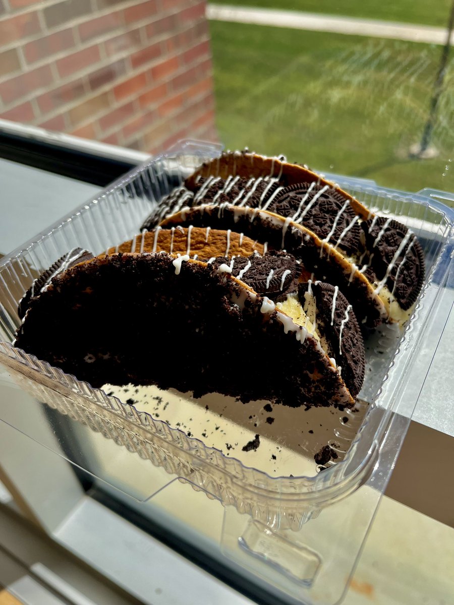 StacyKowalski15's tweet image. Oreo Cheesecake Taco  🍪🖤
-
-
-
-
@StaceSweets15 
#fypシ #foodphotography #SmallBusiness #oreo #cheesecake #taco #dessert #sweettooth #collegestudents #Viral
