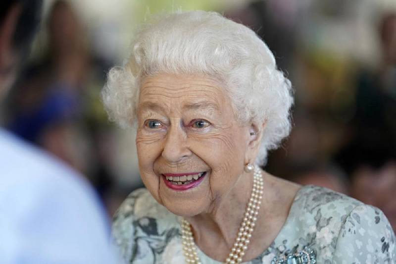 Chabelo >>>> Que la reina Isabel #QueenElizabeth