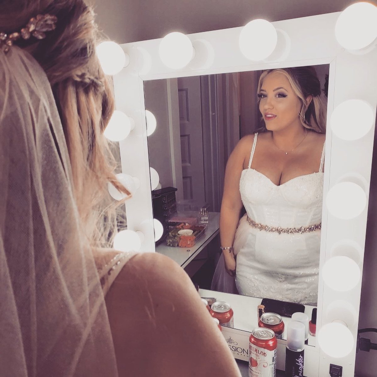 xokirbalicious's tweet photo. Sobriety has given me the gift to look at my reflect and love the woman I see, celebrating 9 months next week and loving the growth and person I am becoming! 💖 #sobrietyfirst #iloveme #selfreflection #positivechange #soberbabe https://t.co/3S5AE82vwD
