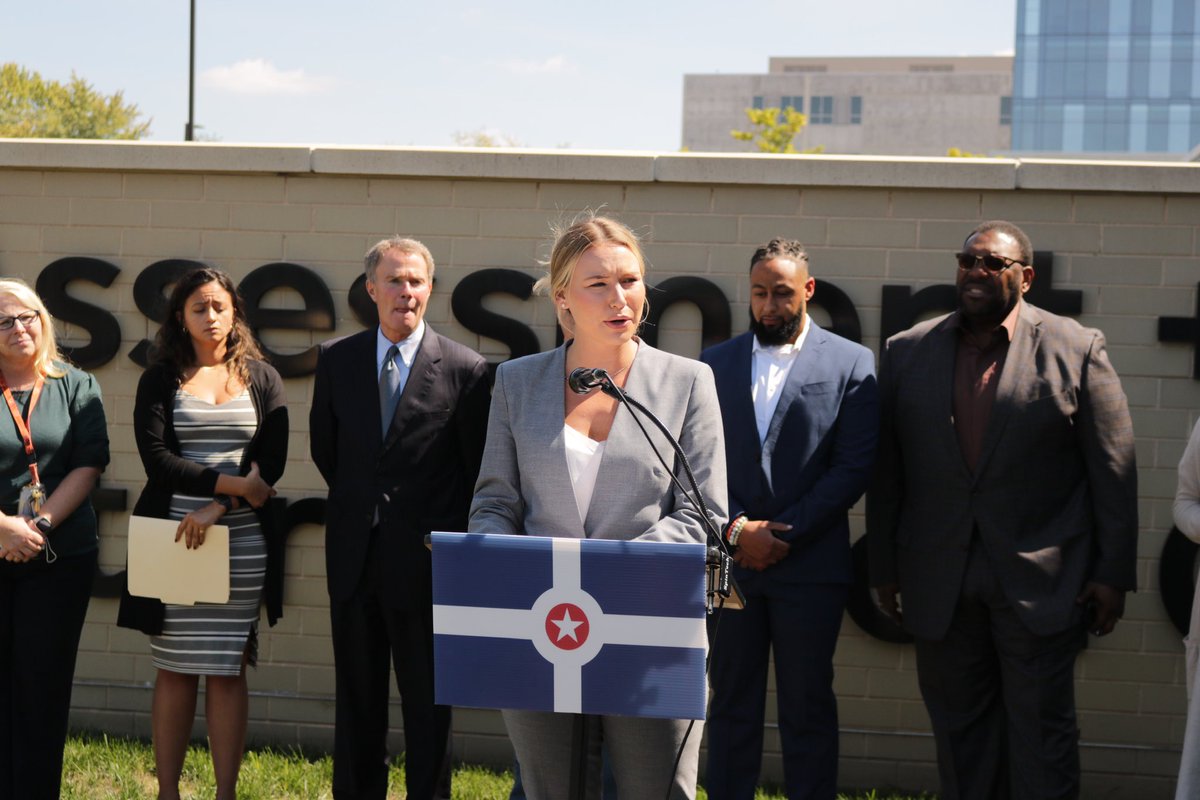 IndyMayorJoe's tweet photo. Today, I joined @IndyOPHS, @IndyCouncil and @faithinindiana to highlight $2m in the proposed 2023 budget for a clinician-led response pilot program. This program would be the first of its kind in Indiana. https://t.co/8p4VgsSA90