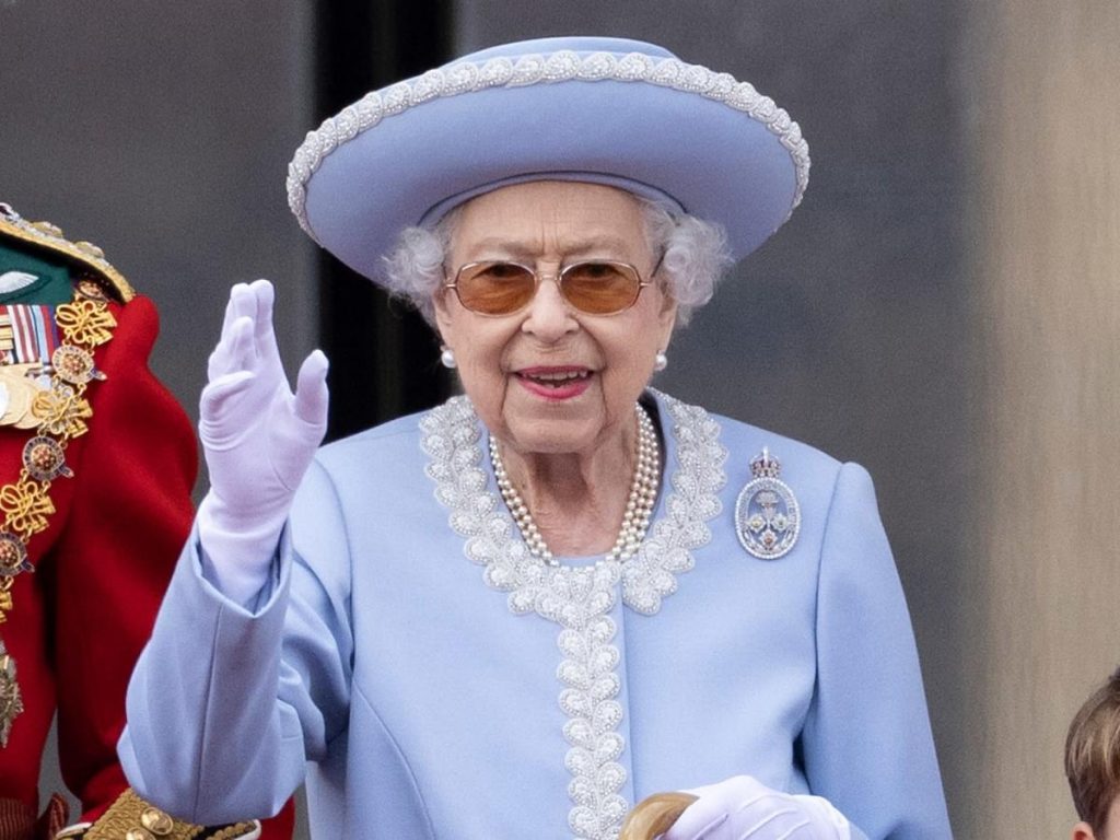 soishibashi's tweet photo. Missão cumprida.
Uma grande Mulher que escreveu sua história com muita maestria. 
👑🕊️🌹
#rainhaelizabeth 
#QueenElizabeth 
#QueenElizabethII https://t.co/wOAaaxHOOI
