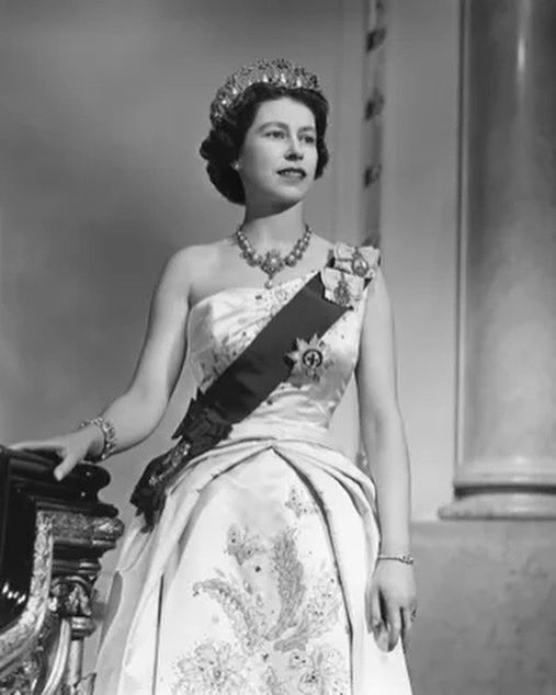 GemsHealingHand's tweet photo. Rest in Peace Queen Elizabeth 👑

Today we lose a Queen, a leader and our longest ruling Monarch. 

Thank you for your selfless service to our country Ma’am. Now it’s time to rest and reunite with your Prince. 

Sleep well Your Majesty, you’ll be missed 🤍 https://t.co/GbfOWlfak8