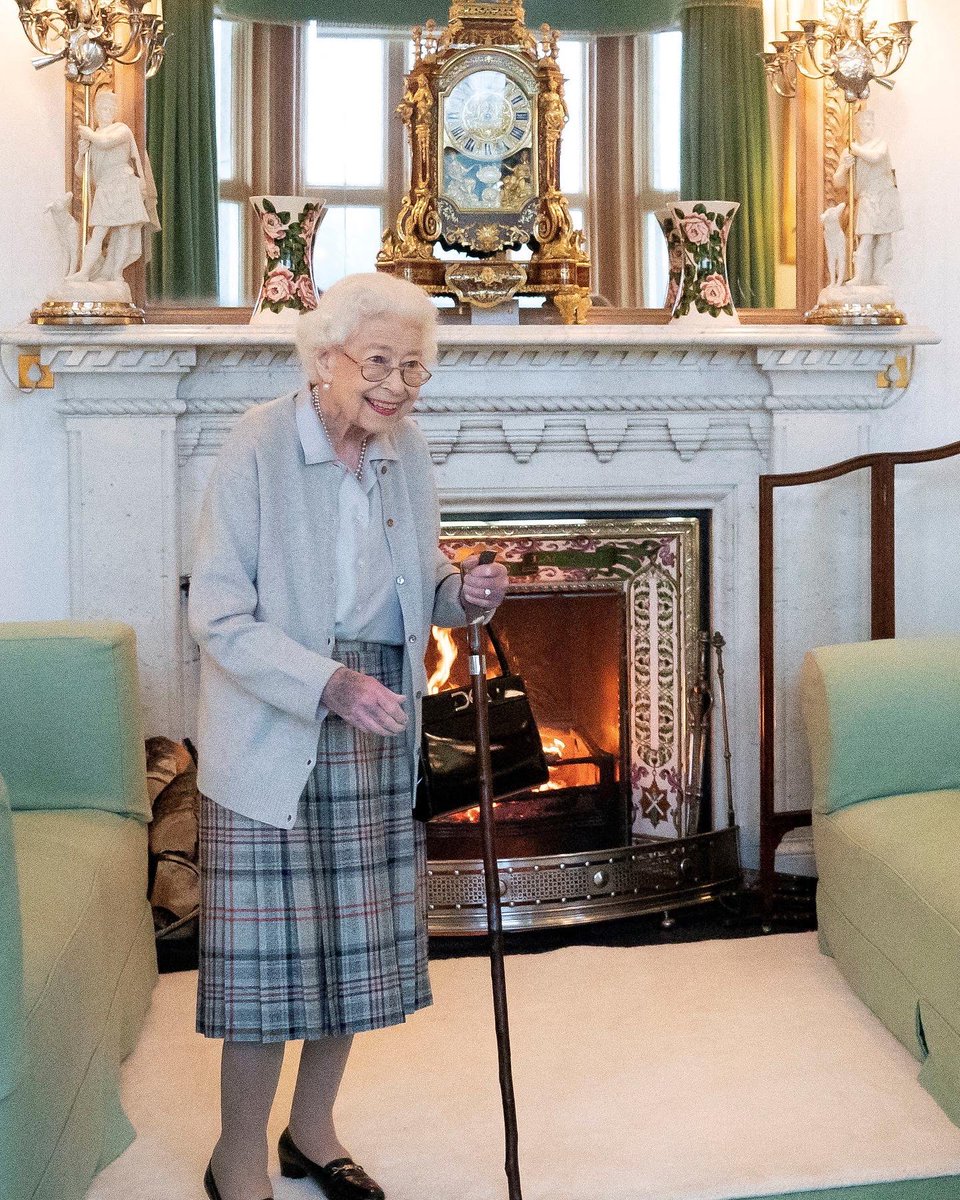 GemsHealingHand's tweet photo. Rest in Peace Queen Elizabeth 👑

Today we lose a Queen, a leader and our longest ruling Monarch. 

Thank you for your selfless service to our country Ma’am. Now it’s time to rest and reunite with your Prince. 

Sleep well Your Majesty, you’ll be missed 🤍 https://t.co/GbfOWlfak8