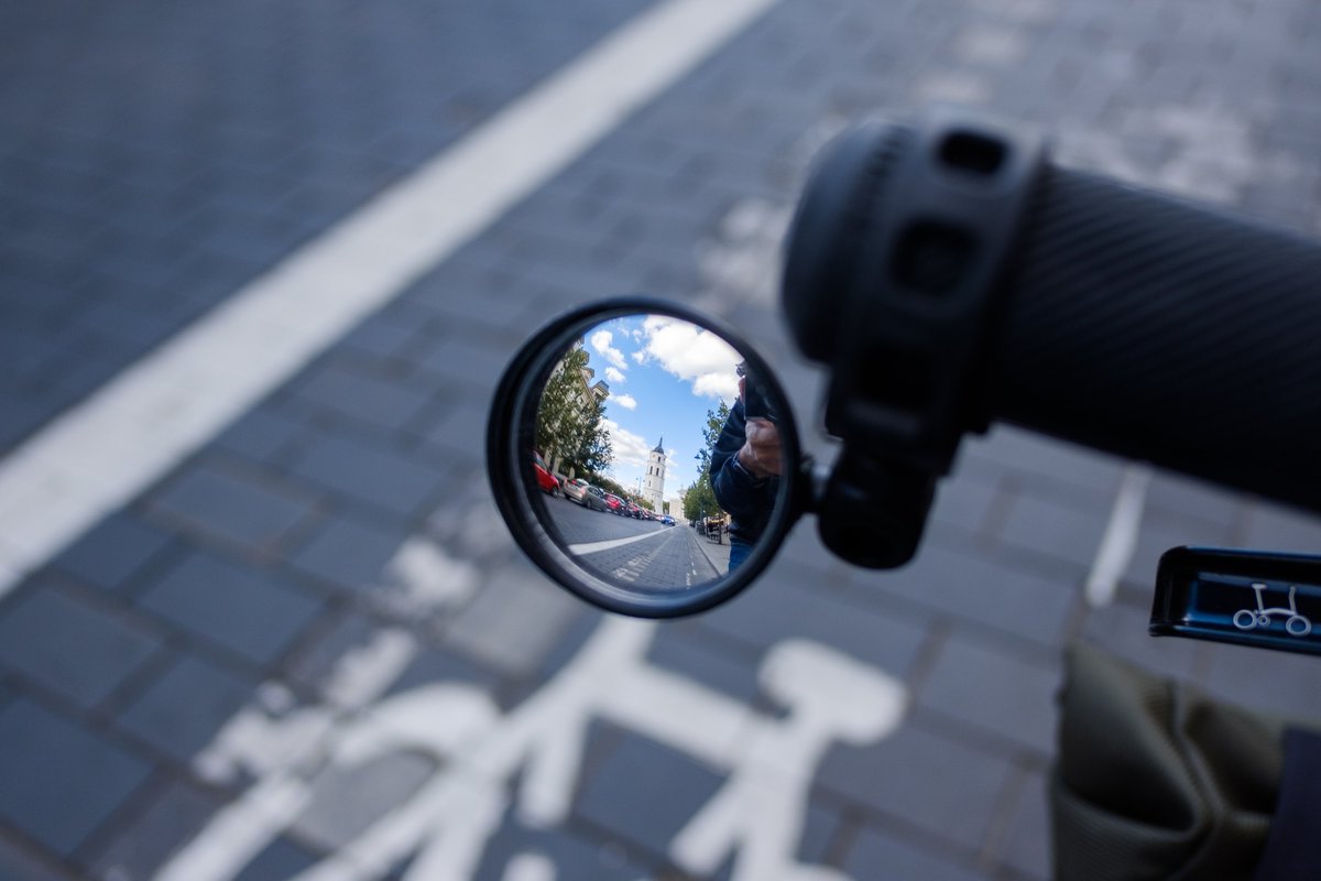 HubkeepApp's tweet photo. A mirror is one of the cheapest upgrades you can get for your bike that'll make your life easier. It's literally a lifesaver sometimes. https://t.co/elyl3kwd72