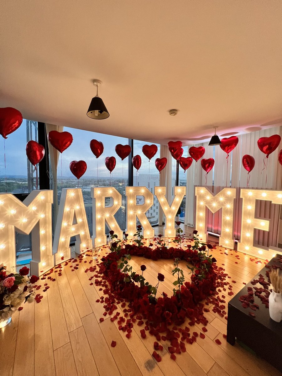therosemist's tweet photo. Last set up before i go into labour 😂😂😂 surprised I managed to squeeze this in. Anyway congratulations to my brother and jade ❤️❤️❤️ https://t.co/QmyV1GroZq