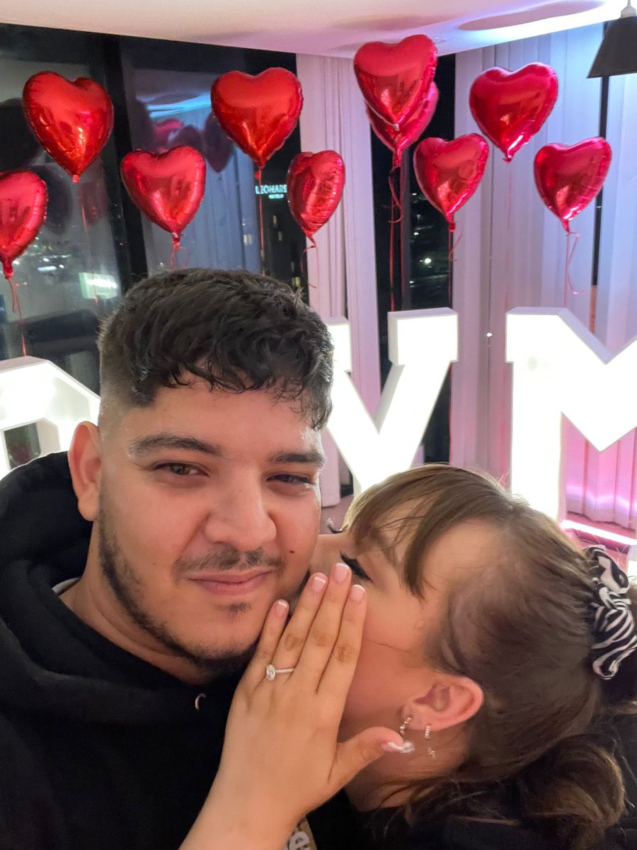 therosemist's tweet photo. Last set up before i go into labour 😂😂😂 surprised I managed to squeeze this in. Anyway congratulations to my brother and jade ❤️❤️❤️ https://t.co/QmyV1GroZq