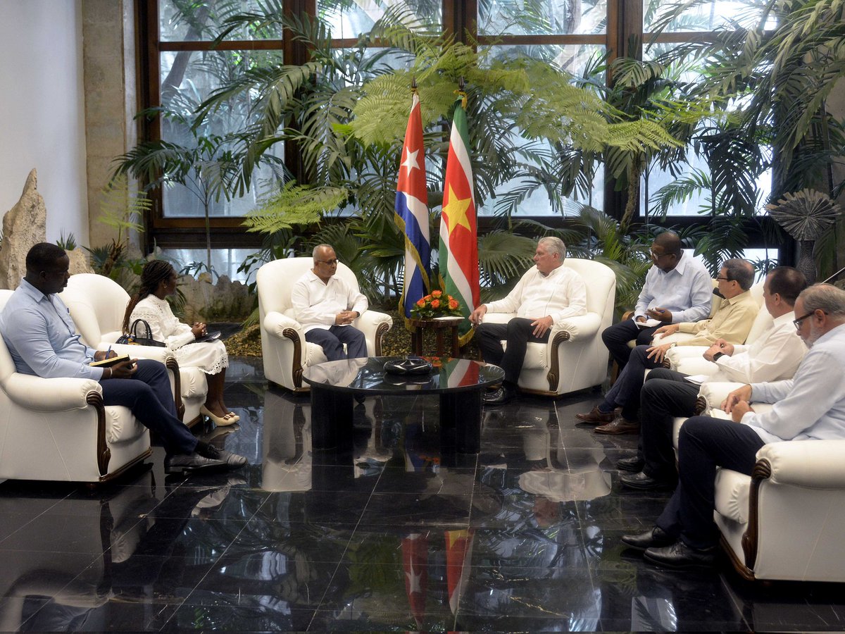 Sostuve encuentro con el ministro de Asuntos Exteriores, Negocios Internacionales y Cooperación Internacional de Surinam, Albert Ramdin.

Reiteré el compromiso de #Cuba con el fortalecimiento de los históricos lazos de amistad y de cooperación que unen a nuestros pueblos. 🇨🇺 🇸🇷