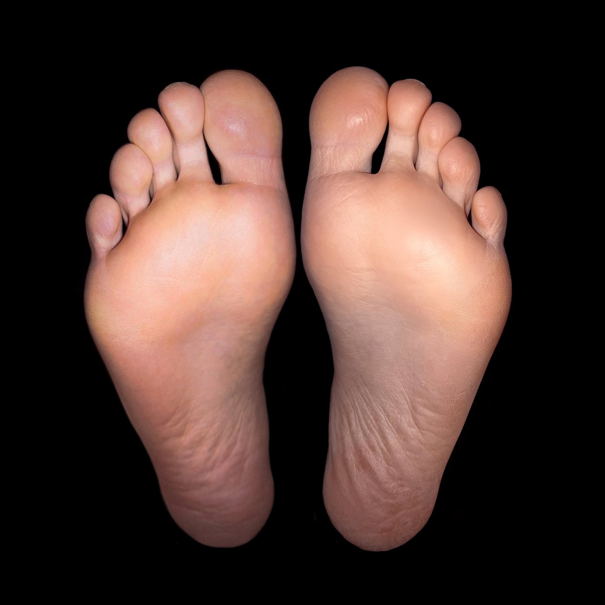 #NewProfilePic
Hope you enjoy this hot shot of my wide soles 😏
Like &amp; Comment if you would worship my huge feet (btw I already know you want) 👅👣

#feet #boyfeet #soles #toes #boysoles #lick #suck #feetsoles #italianfeet #italiansoles #feetfetish