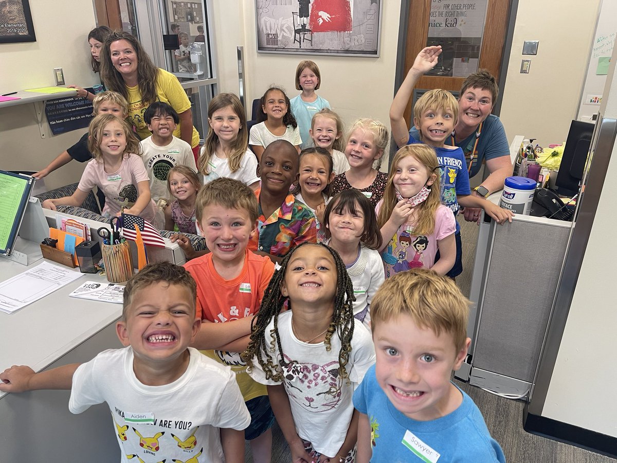 lincolnk8sonju's tweet image. Kindergarten Scavenger Hunt today getting to know staff and the building! Just look at those smiling faces! #kindermagic #excitement #smiles @LincolnK8School