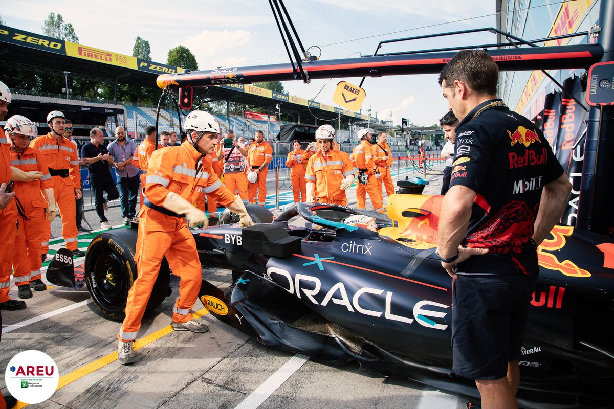 AREULombardia's tweet photo. In @Autodromo_Monza entrano nel vivo le attività operative per l'assistenza sanitaria al Gran Premio d'Italia 2022, gestita e coordinata da AREU. Nel pomeriggio si sono svolte le ultime prove di estricazione sulle vetture dei piloti. #ItalianGP https://t.co/Ph9BN9f3NI