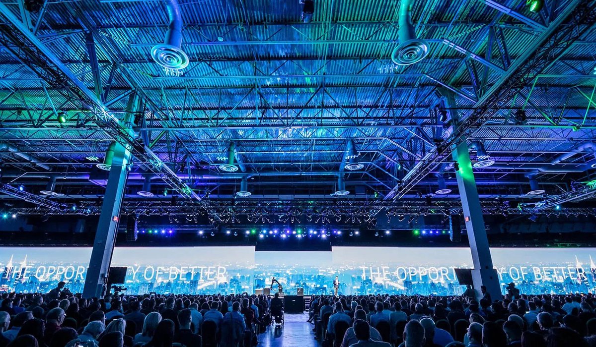 Pssst! 🤫 More seating has been made available at #AU2022's venue, providing larger capacity for sessions. Check the AU catalog and see if you can grab a newly released seat for that session you thought you'd have to miss, before it fills up again. 
🏃‍♂️💨 autode.sk/32rs8BI