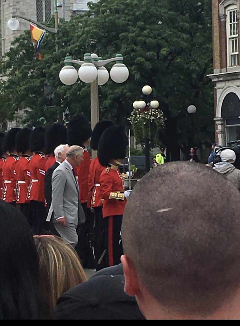 JullyEnjoy's tweet photo. Je n’ai jamais eu l’honneur de rencontrer la reine Elizabet2 mais j’ai pu voir Charles pour les 150 eme année du Canada #RIPQueenElizabeth https://t.co/fLa0YJT2Bn