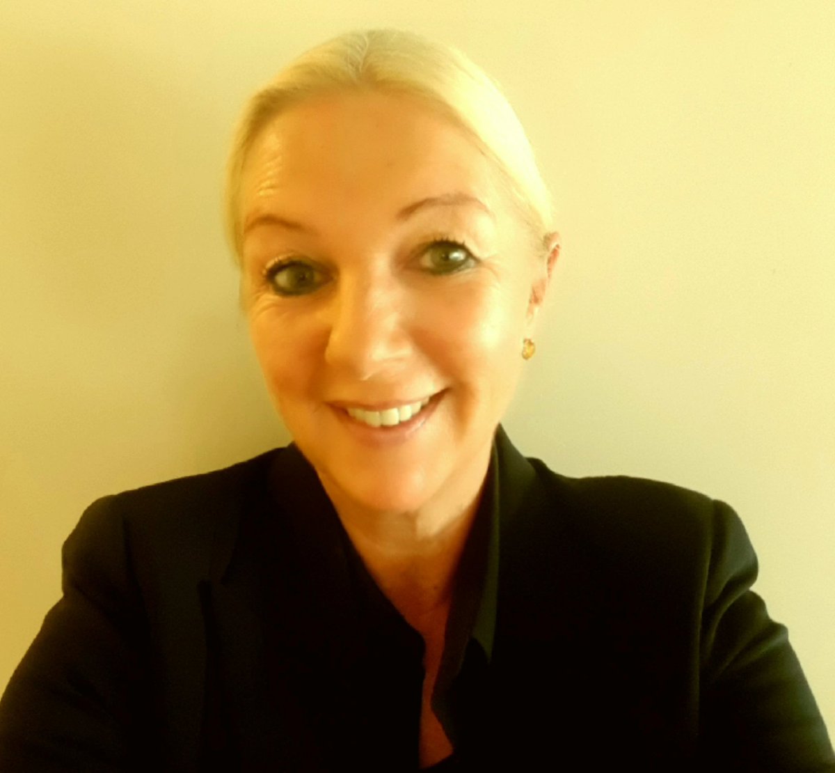 RASimoneWeber's tweet photo. Freude! Dreister, unwissender und unglaublich unverschämter,  aber aufgeblasener Kollege hat vor Gericht in 2.Instanz nun auch verloren. Dessen Gesicht hätte ich heute Abend gerne gesehen und das Gesicht dessen Mandanten Morgen, der für so einen Schmarrn ordentlich gezahlt hat. https://t.co/aoSz7mnyXd