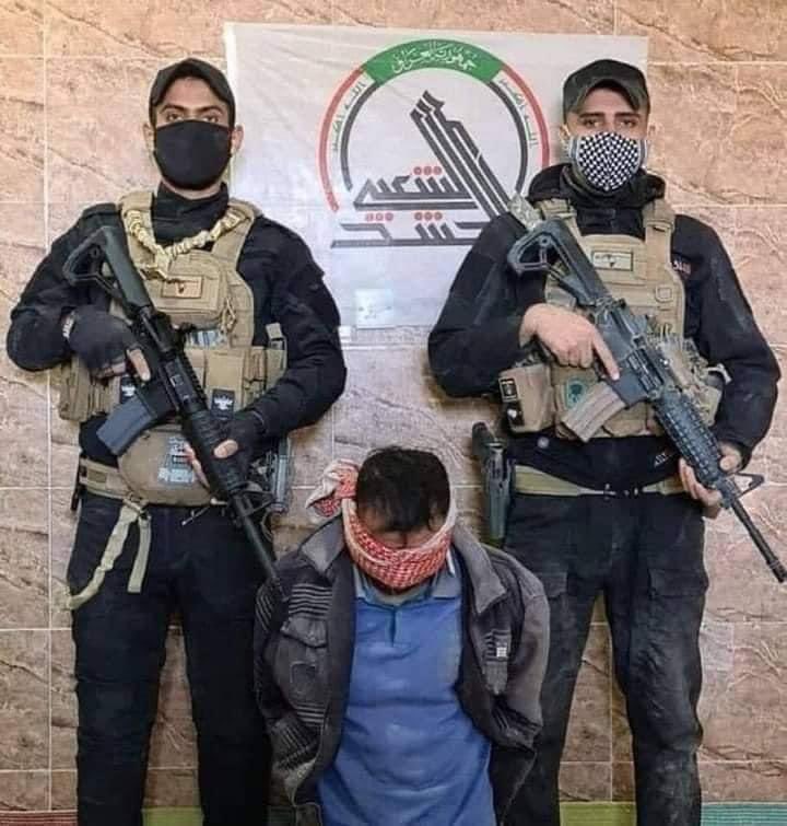 AlbkhatyHmd's tweet photo. @ALYANSAIFJASIM الحشد يلقي القبض على البعثي( بردان مشتي ممطر التكريتي ) 
تحت درجة حرارة تسمط ذيل المطي ههههحخخععععه ذيول تبعيه 🤣🤣🤣🤣🤣😜😜😜😜 https://t.co/uZ5jkFB35G