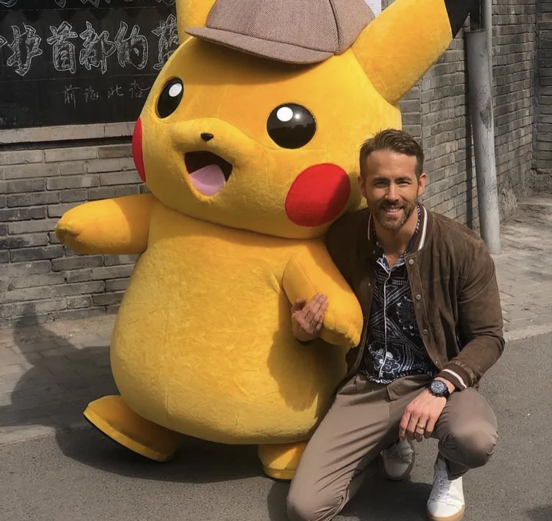RyanReynoldshug's tweet photo. @VancityReynolds https://t.co/qLHyCfzdhd