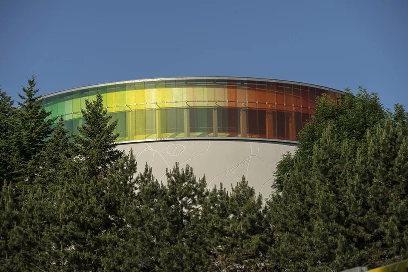 from light boxes to bright glass façades, the vanceva world of color awards gives recognition to vibrant structural elements around the world designboom.com/design/the-van…