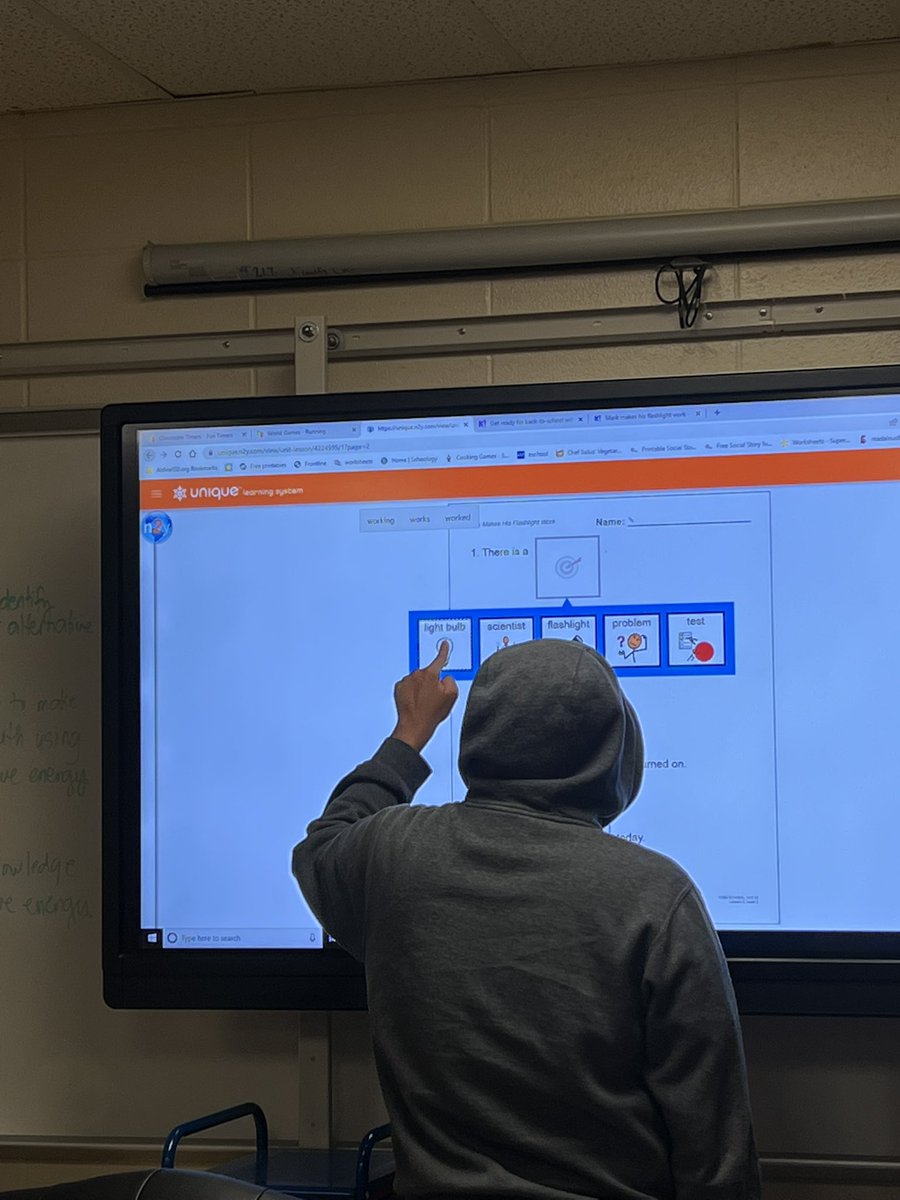rvrinosa's tweet photo. Our flashlight will not turn on, what could be the problem?
Thanks to @n2yllc my students experienced to be scientists today by asking questions and solving problems @aldinesped https://t.co/9IMAThJ4FN