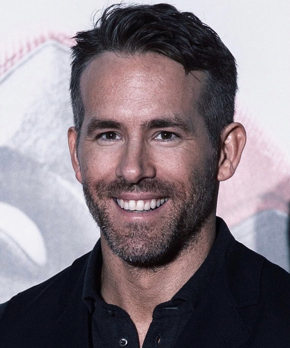 RyanReynoldshug's tweet photo. @VancityReynolds 🙌🏽 https://t.co/S7I9Ee0zNb