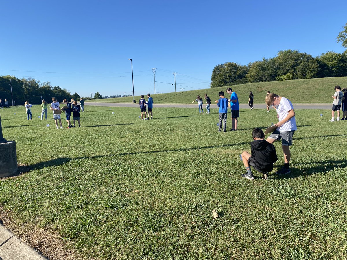 SharonGarner27's tweet photo. Math outside on a beautiful day? Yes, please! @stationcampms @Patteshe @MsLanchak #sumnerachieves #sumnermath #outdoorclassroom #edutwitter https://t.co/3VIA0eW31g