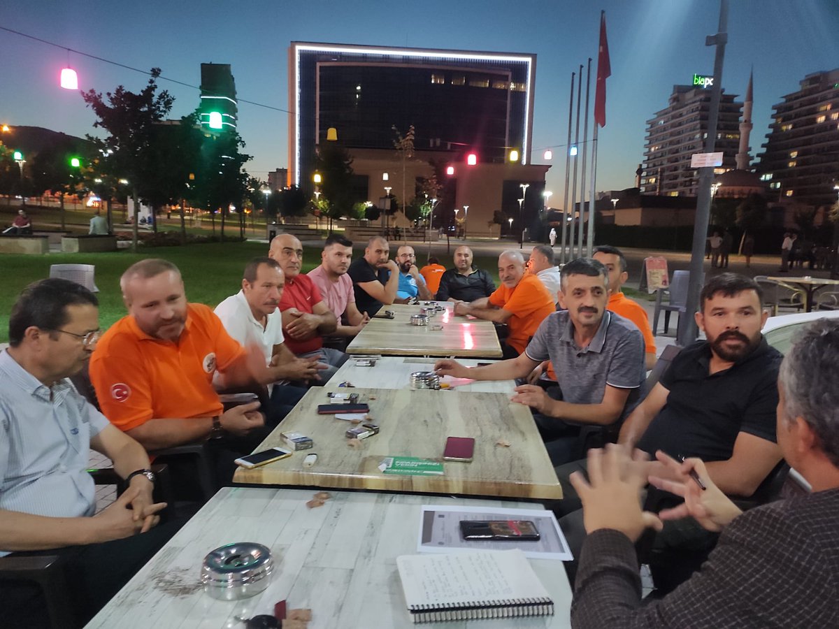 CevreBursa's tweet photo. @CevreBursa olarak Şehir Buluşmaları programımızın ikincisinde Off-road sporcu ve yöneticilerimizle biraraya geldik. @csk_bsk 
#ŞehirBuluşması https://t.co/8ls0vwPh4m