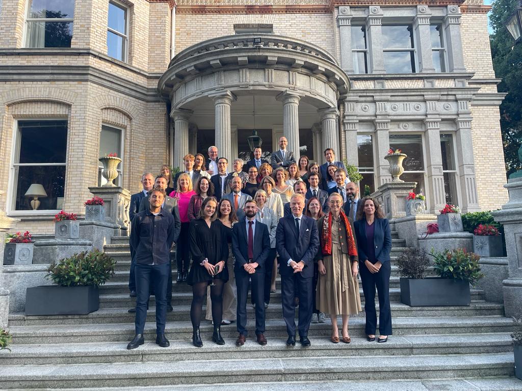 Bienvenue aux nouveaux collègues de l'ambassade, du lycée français international Samuel Beckett et de l'Alliance Française de Dublin. Une belle équipe animée par de beaux projets pour la relation 🇨🇵🇪🇺🇮🇪.
