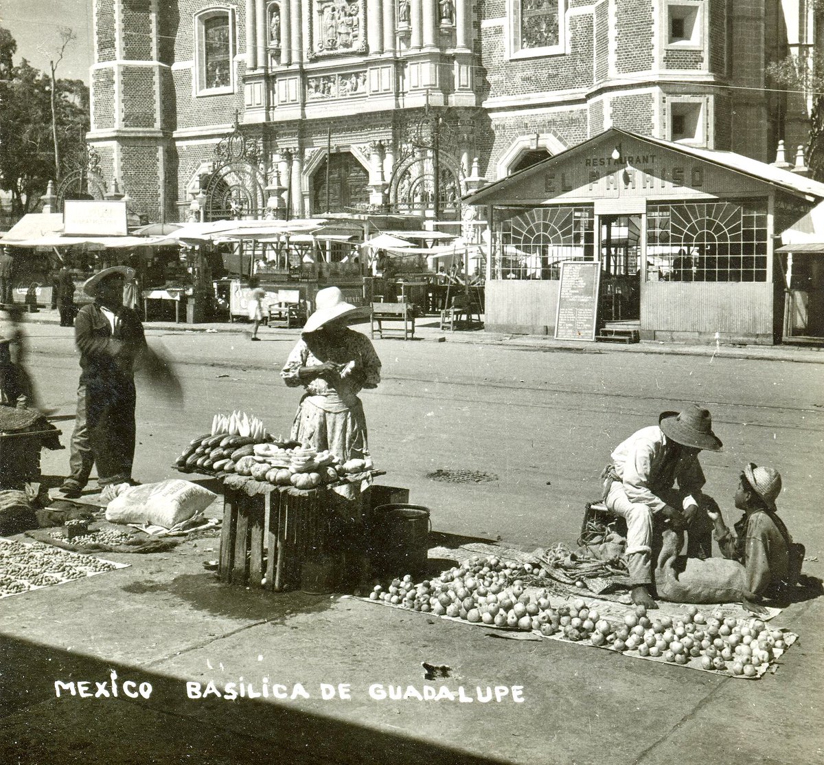 “Hace unas décadas”. Restaurante El  Paraíso, junto a la antigua Basílica de Guadalupe.