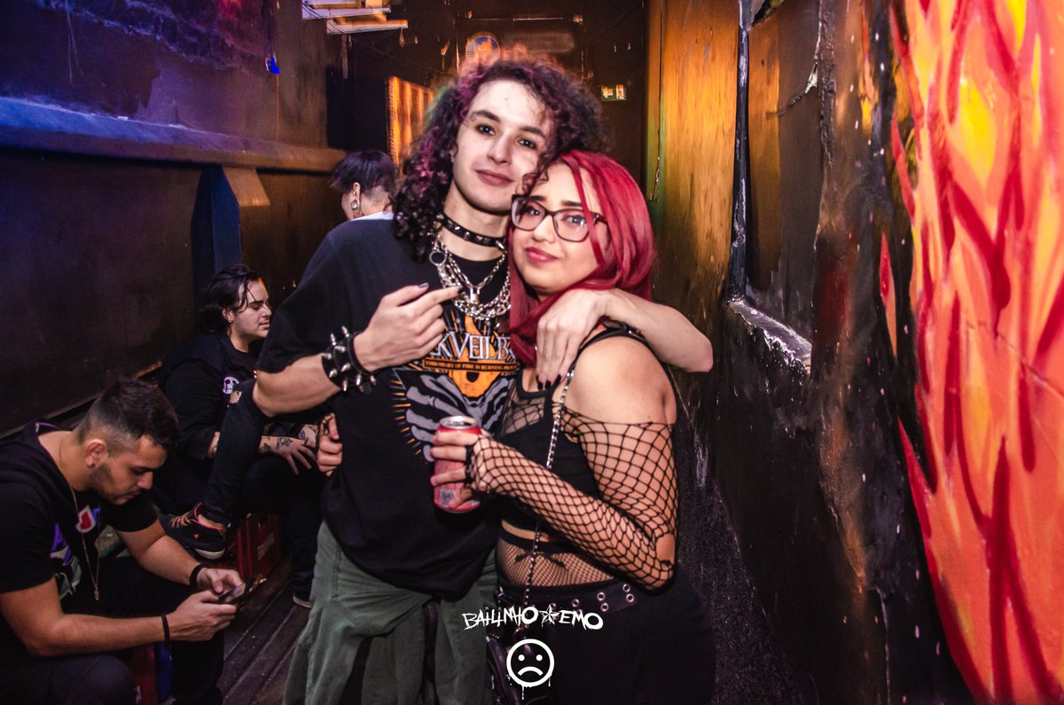 bailinhoemo's tweet photo. Vai ter fotógrafo no rolê pra tirar AQUELAS fotos e muita coisa boa pra vocês aproveitarem. Fazer um piercing ou uma tatuagem, por quê não? 🤪

📌Endereço: Avenida Barão de Itapura, 2031 13020433 Campinas, SP

#bailinhoemo #emo #tattoo #piercing #narniacampinas https://t.co/ZDXNb7GFV1