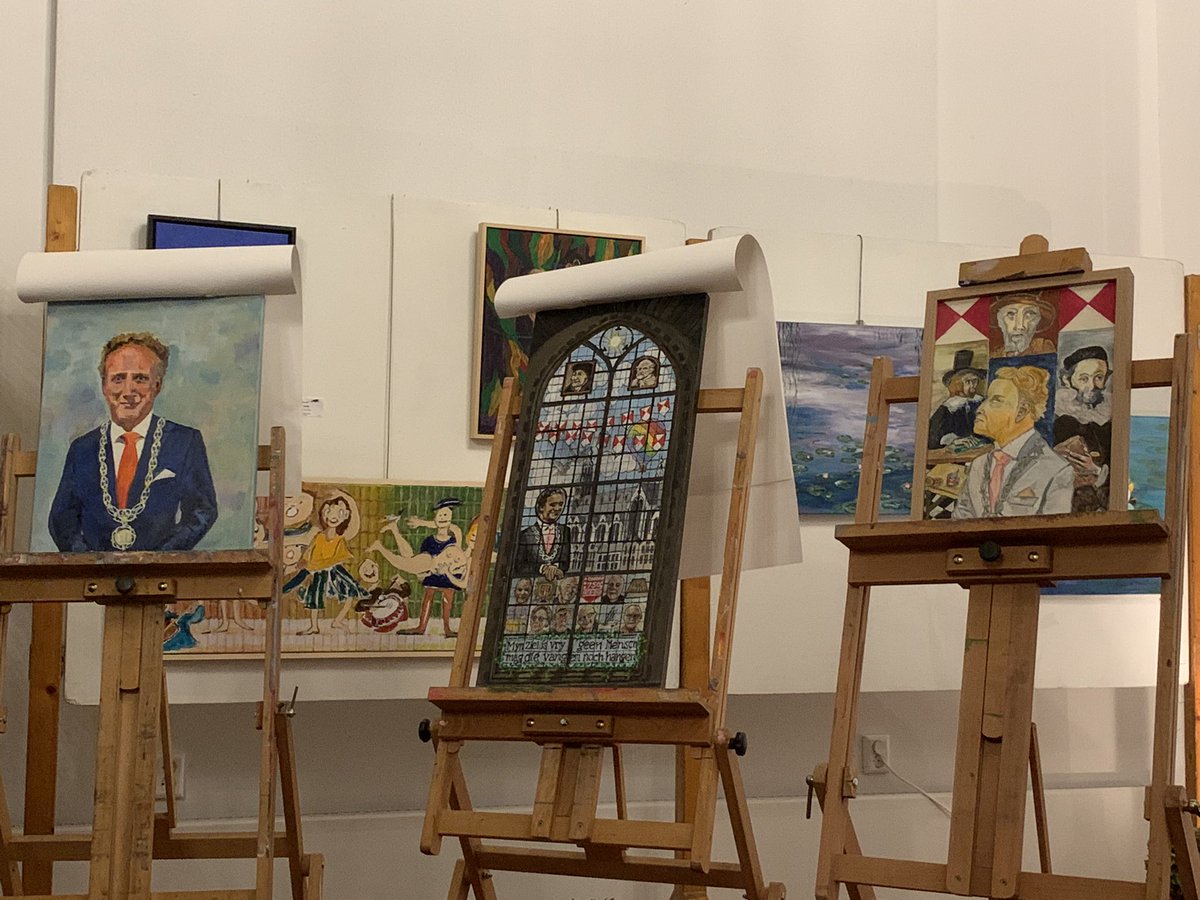 VerhoeveMarja's tweet photo. Wat een lastige keuze! Zeven Goudse schilders van #degoudsestreek portretteerden @PieterVerhoeve op een verrassende en kunstzinnige manier https://t.co/17puJ21mQi