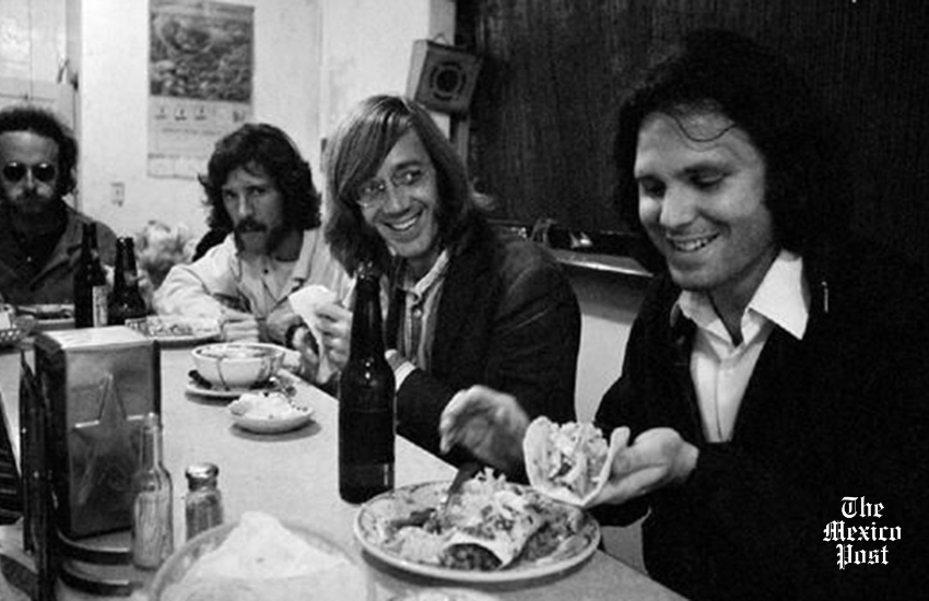 MexicoPost's tweet photo. 🇲🇽 EL GRAN VIAJE DE JIM MORRISON POR MÉXICO EN 1969
En 1969, J#imMorisson y los integrantes de #TheDoors, visitaron la #CDMX, esto en el marco de presentación de su disco #SoftParade. Durante su estadía visitaron Chapultepec, Teotihuacan, mercados y otros puntos de interés. https://t.co/mS3vjBdM7p