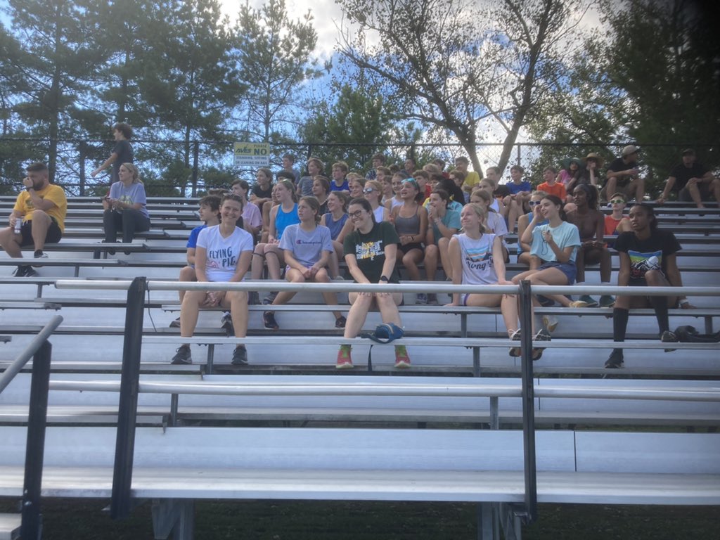 When we aren’t running, we’re cheering! 🎉 Go @AvesAthletics <a href="/SycamoreJrHigh/">Sycamore Jr High</a> <a href="/SJHAthletics/">SJHAthletics</a> boys’ soccer!