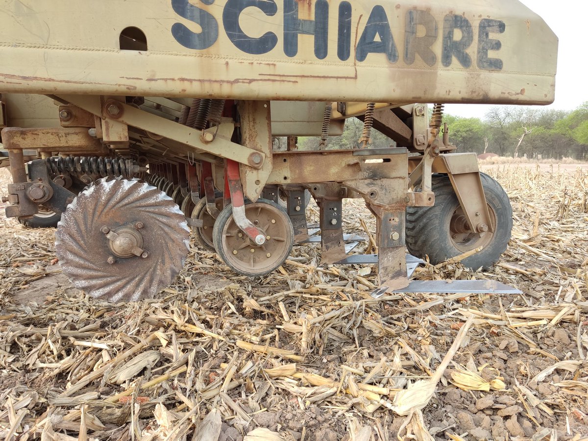 ag_argentinagro's tweet photo. A veces hay que salir de la zona de Confort SD VS Costos. Buscar punto intermedio! Tiembla Mercado Maquinarias... Prototipo Schiarre/CarpiChaco!!🤣🤣🤣 https://t.co/9ctteRSRNp