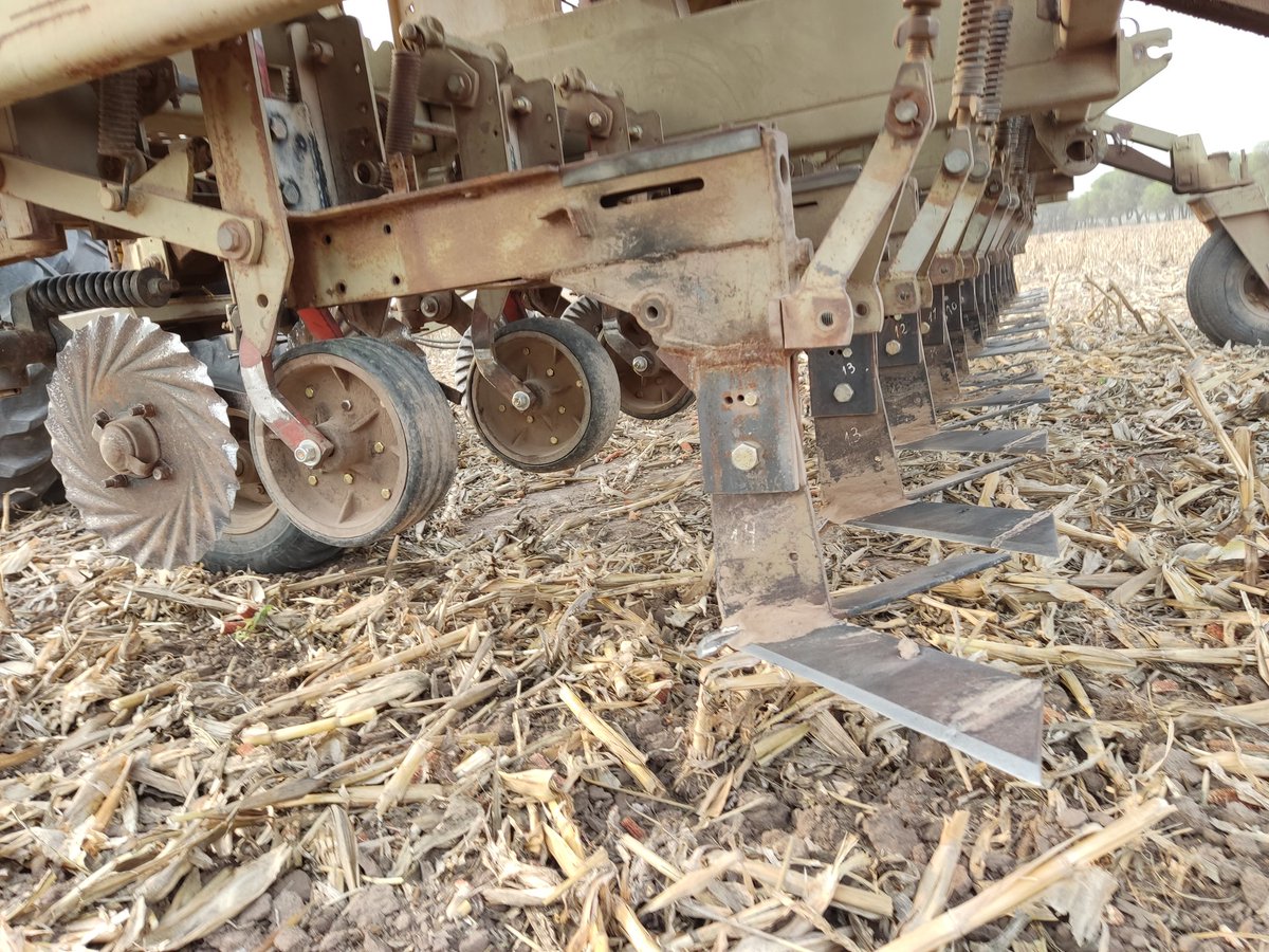 ag_argentinagro's tweet photo. A veces hay que salir de la zona de Confort SD VS Costos. Buscar punto intermedio! Tiembla Mercado Maquinarias... Prototipo Schiarre/CarpiChaco!!🤣🤣🤣 https://t.co/9ctteRSRNp