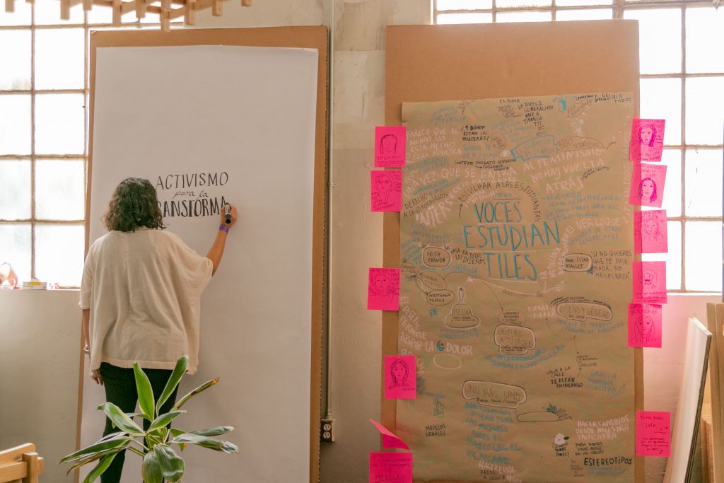 coolhuntermx's tweet photo. ¿Estas listx para @Disena_Mexicana? 💖 Nuestro festival cuyo objetivo es ser un espacio incluyente, diverso y colectivo, se vivirá de nuevo en octubre, mes del diseño.

Conoce lo que habrá en su segunda edición: 🙌 https://t.co/qntQqQOA8s https://t.co/nY0vbeq2C2