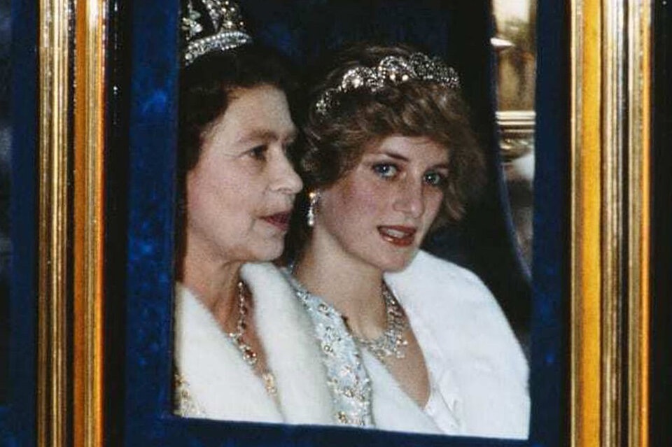 AndyStalman's tweet image. Proverbio: “una vez terminado el juego, el rey y el peón vuelven a la misma caja”