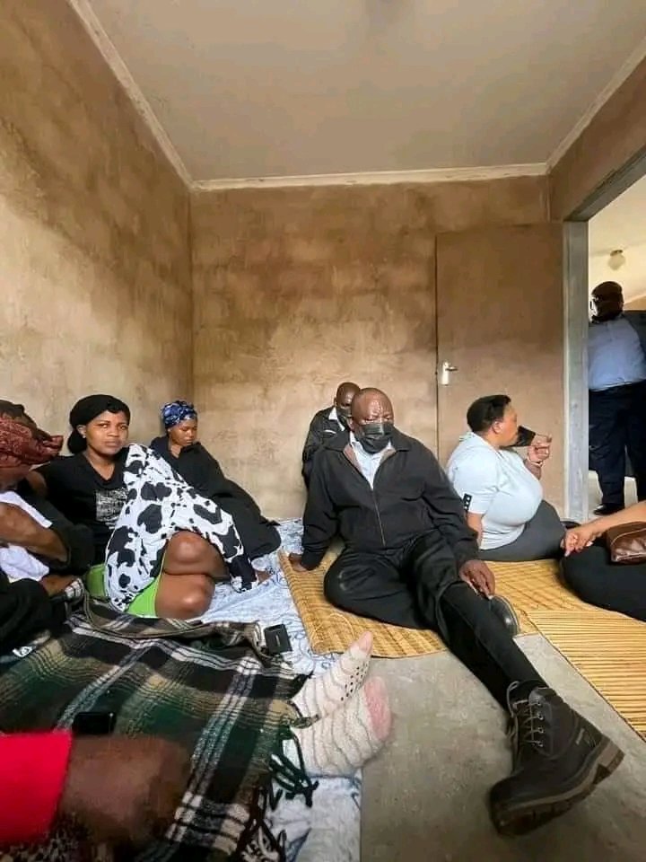SmokeyZar's tweet photo. President @CyrilRamaphosa in Queen Gqeberha's funeral #QueenElizabeth https://t.co/7FE2ujSx6E