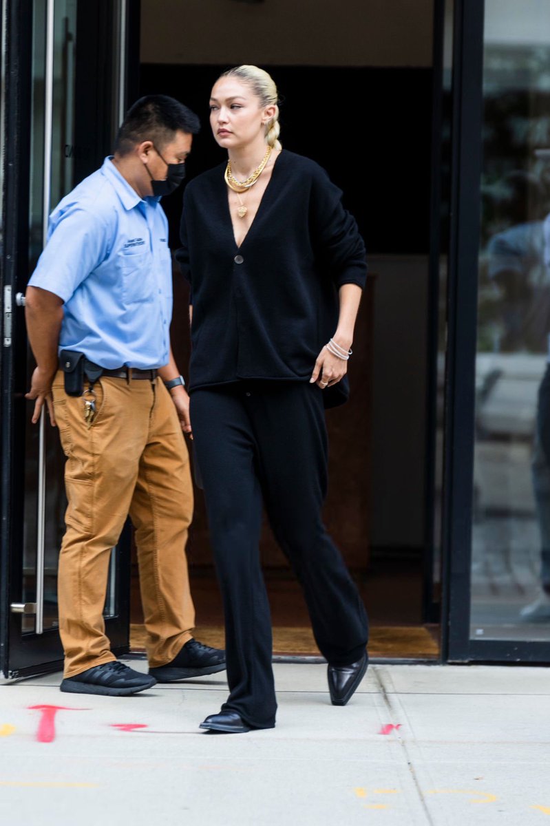 GigiArgMedia's tweet photo. 📸 || Gigi Hadid en Nueva York. Más imágenes: https://t.co/AQX258gfAl https://t.co/8Afn6iqB4p