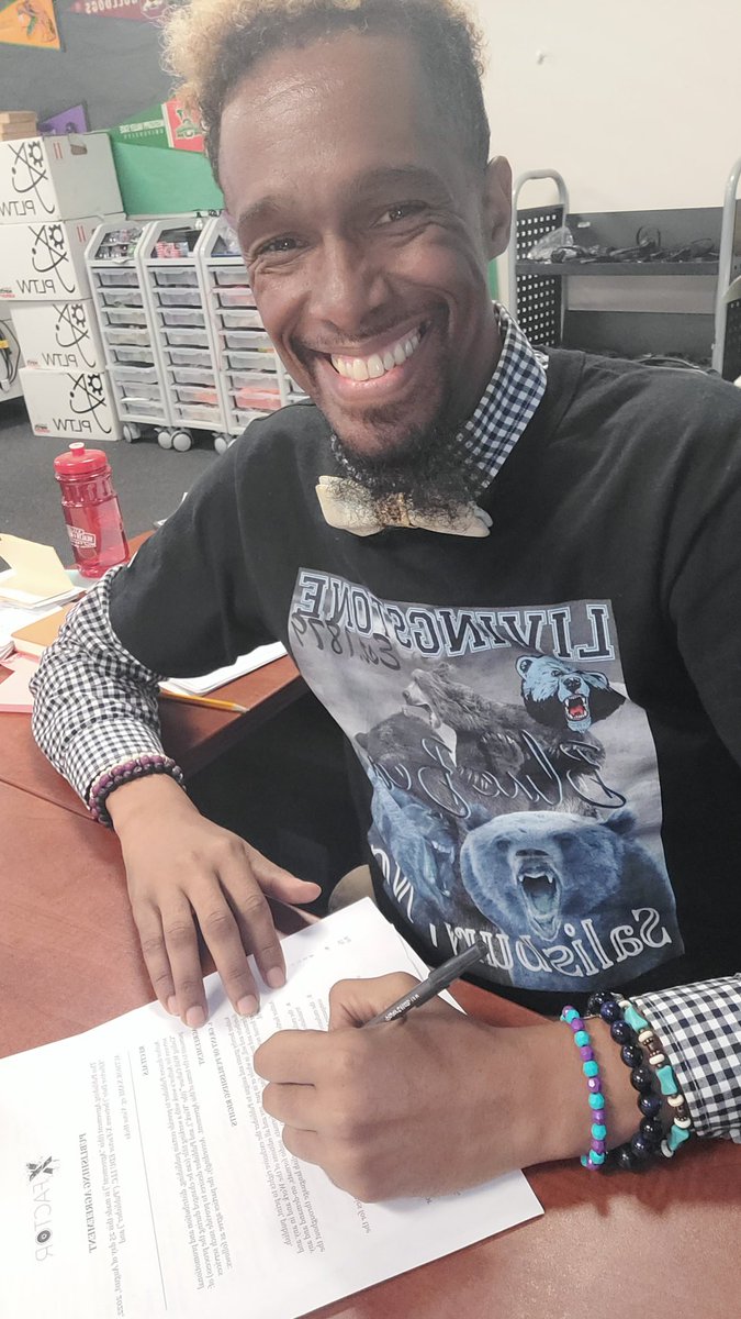 CodingWCulture's tweet photo. I signed my contract today to write my first book!! Excited to share the story and journey of Coding with Culture and our commitment to HBCU Readiness in the K-8 space! Thank you to @XFactorEdu  for this amazing opportunity!!
💚❤️🖤 https://t.co/xABgqN73Rj