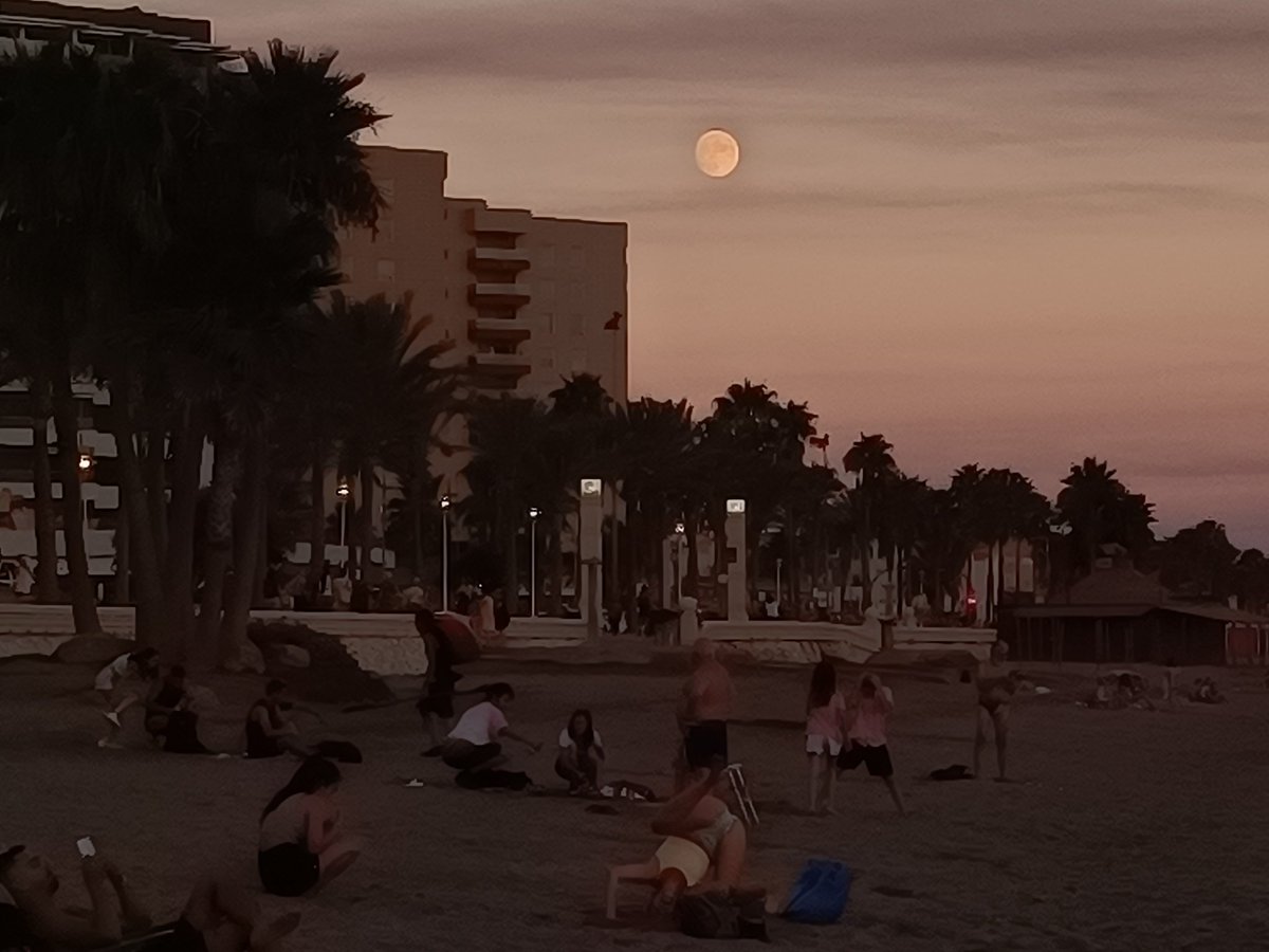La luna hoy estaba preciosa